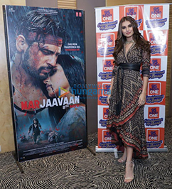 Photos-Sidharth-Malhotra-and-Tara-Sutaria-snapped-promoting-their-film-Marjaavaan-in-Ahmedabad-1